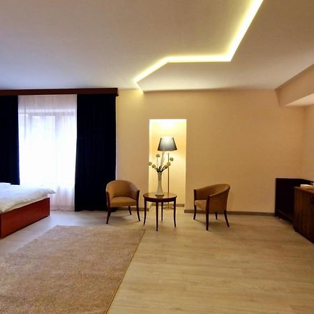 Ararat Hotel Yerevan Exterior photo