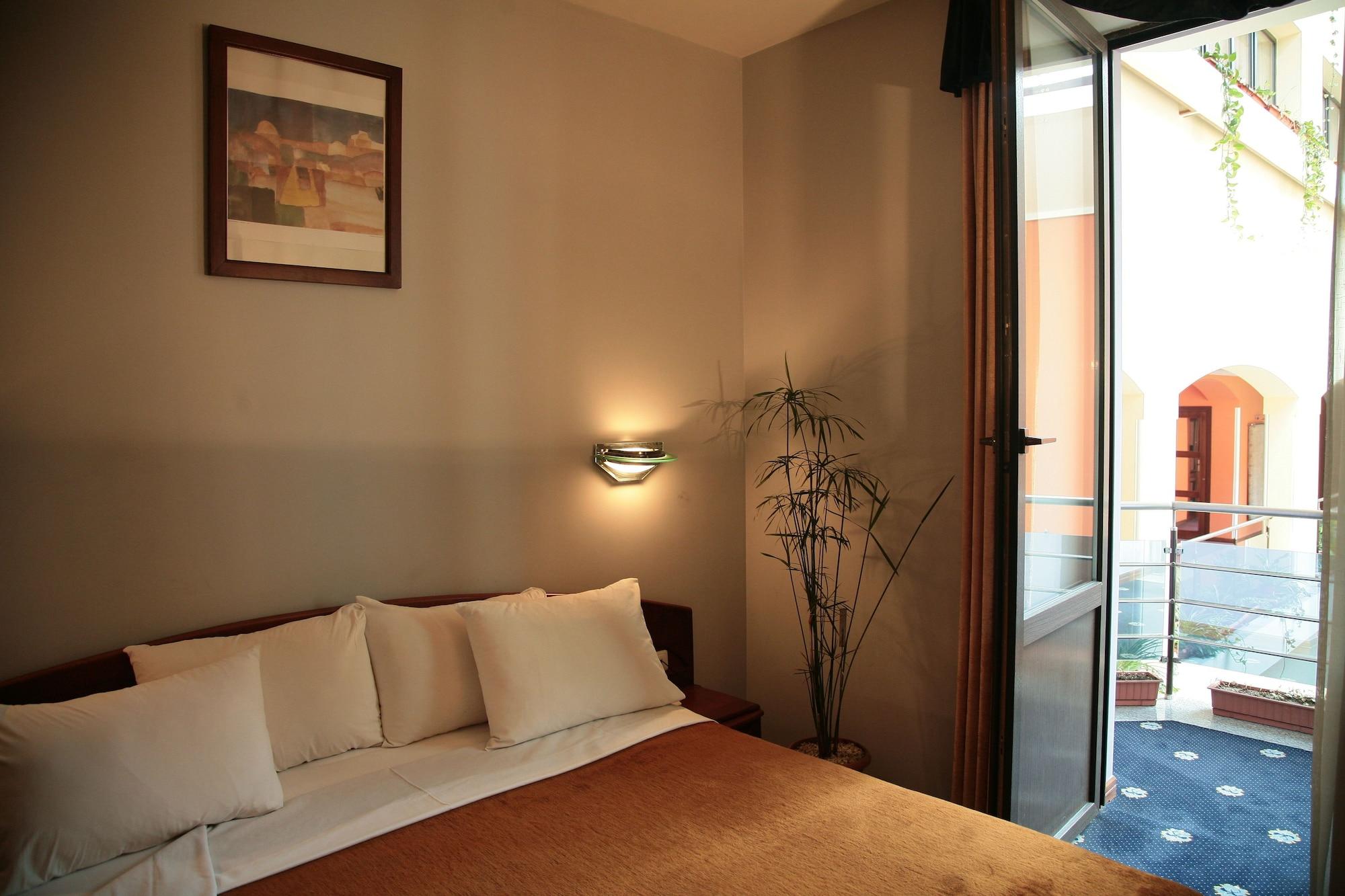 Ararat Hotel Yerevan Exterior photo