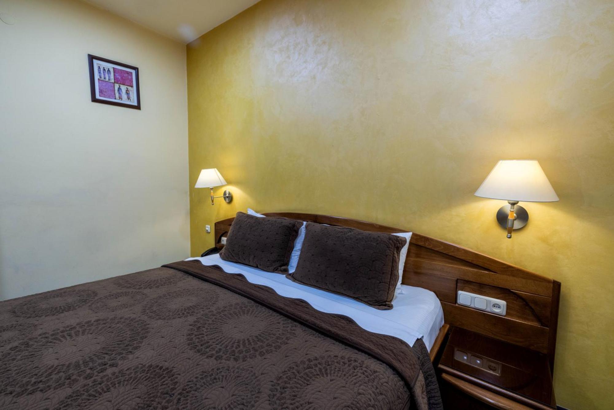 Ararat Hotel Yerevan Exterior photo