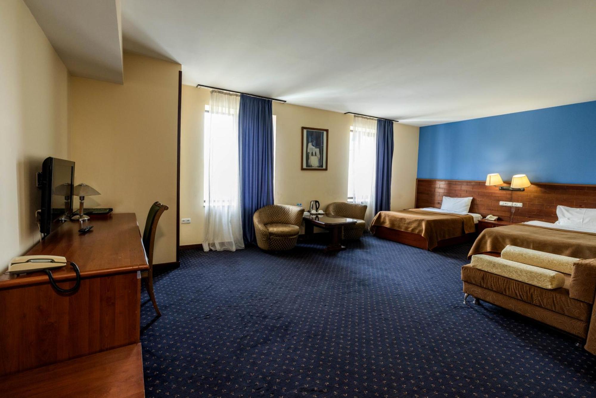 Ararat Hotel Yerevan Exterior photo