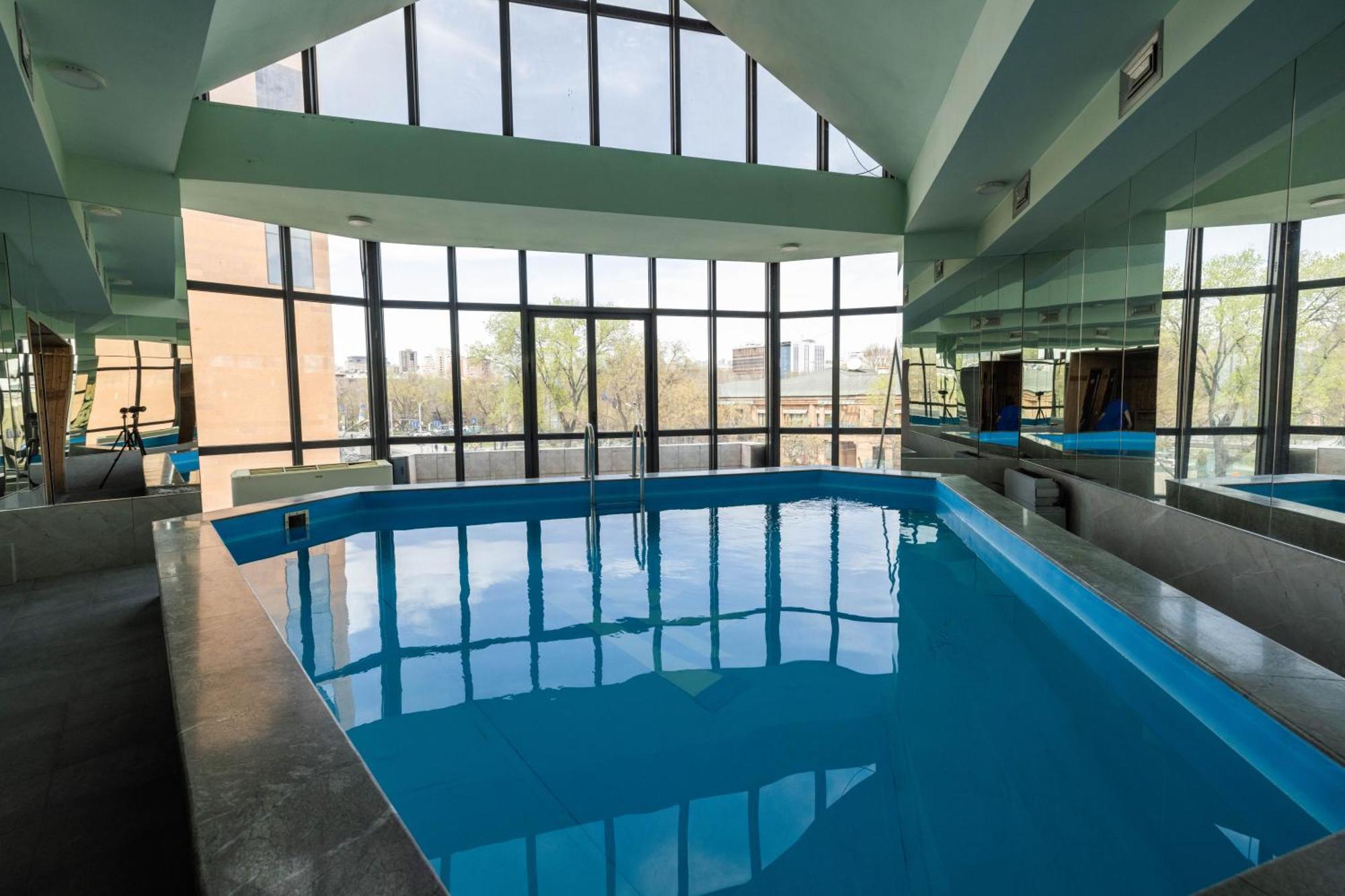 Ararat Hotel Yerevan Exterior photo