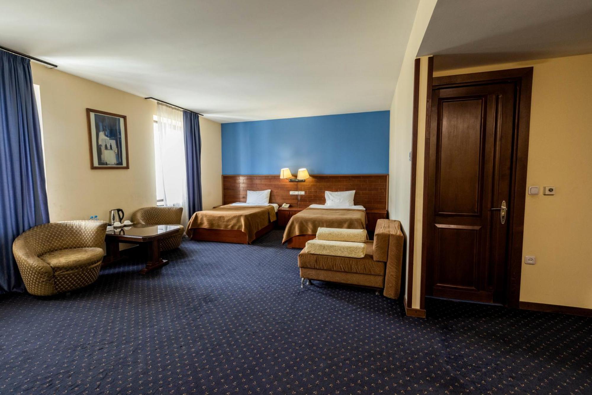 Ararat Hotel Yerevan Exterior photo