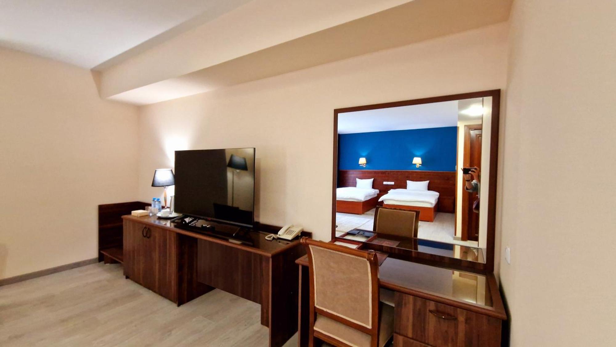 Ararat Hotel Yerevan Exterior photo