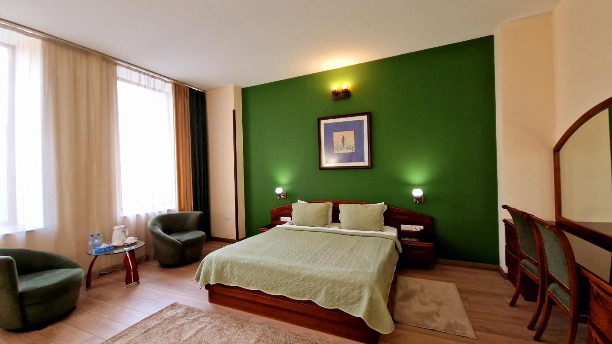 Ararat Hotel Yerevan Exterior photo
