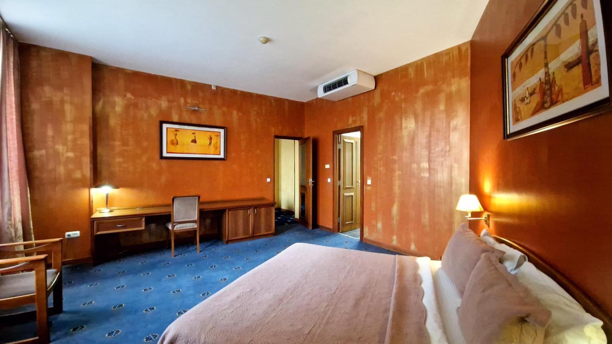 Ararat Hotel Yerevan Exterior photo
