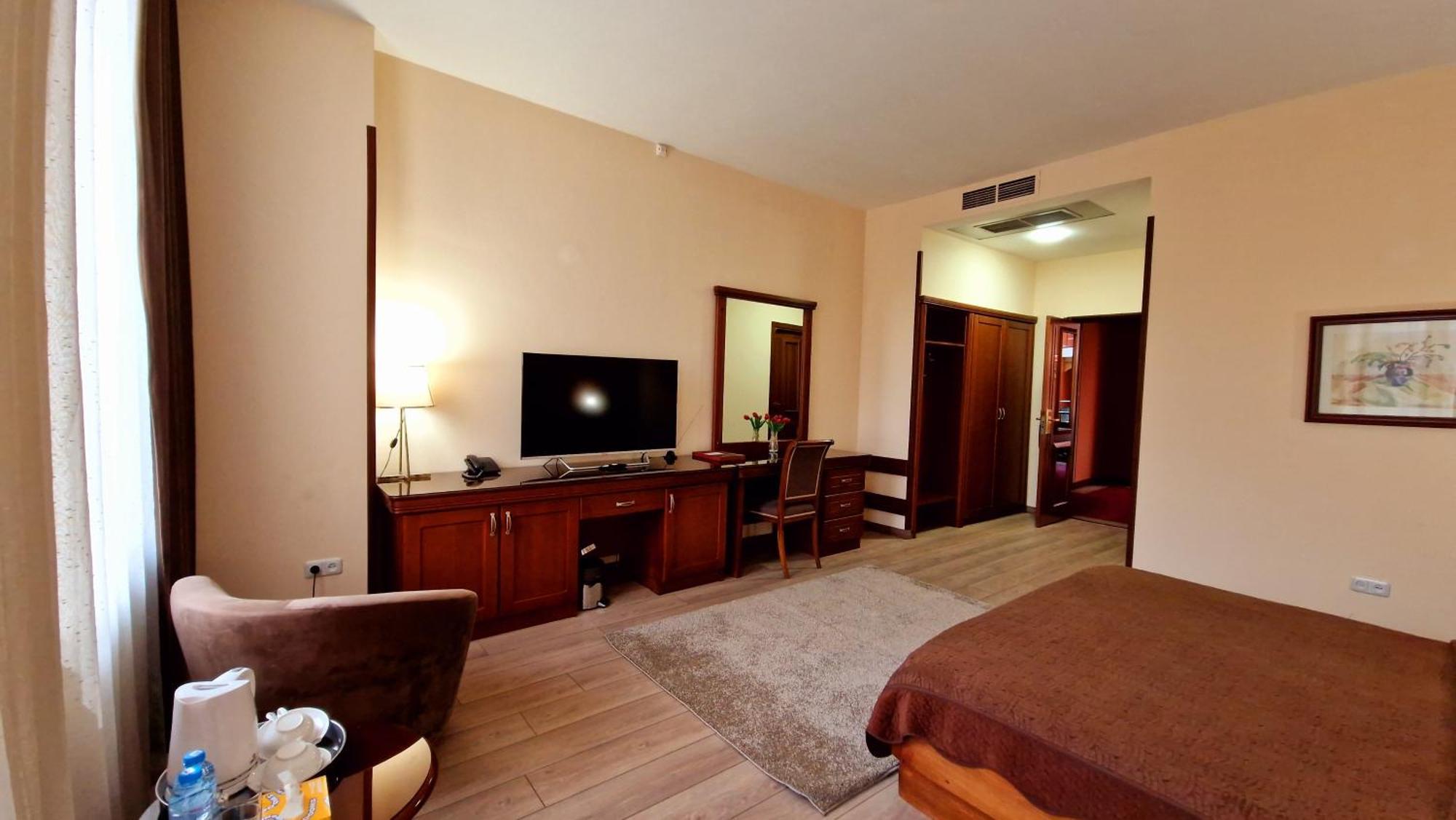 Ararat Hotel Yerevan Exterior photo