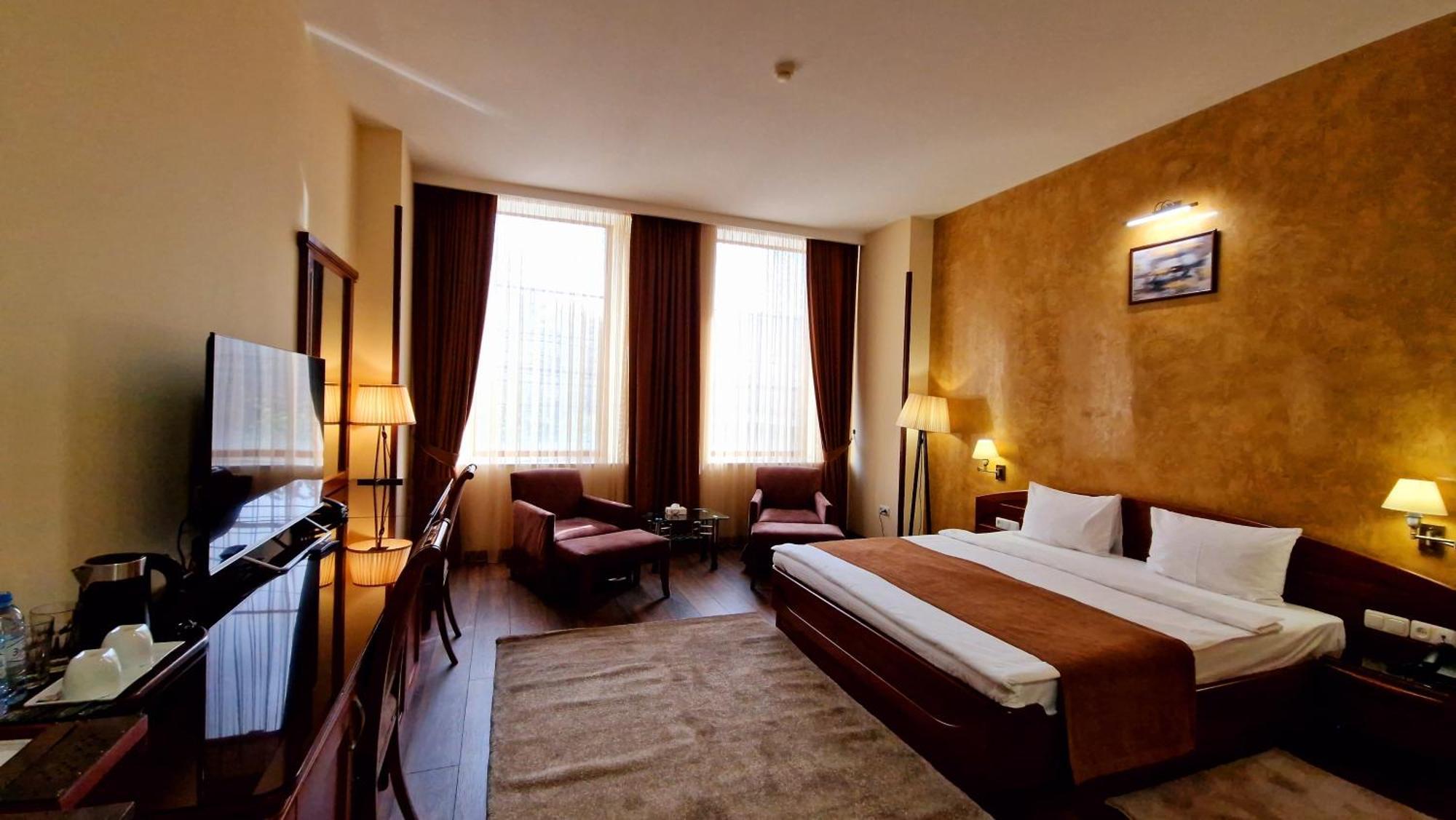 Ararat Hotel Yerevan Exterior photo