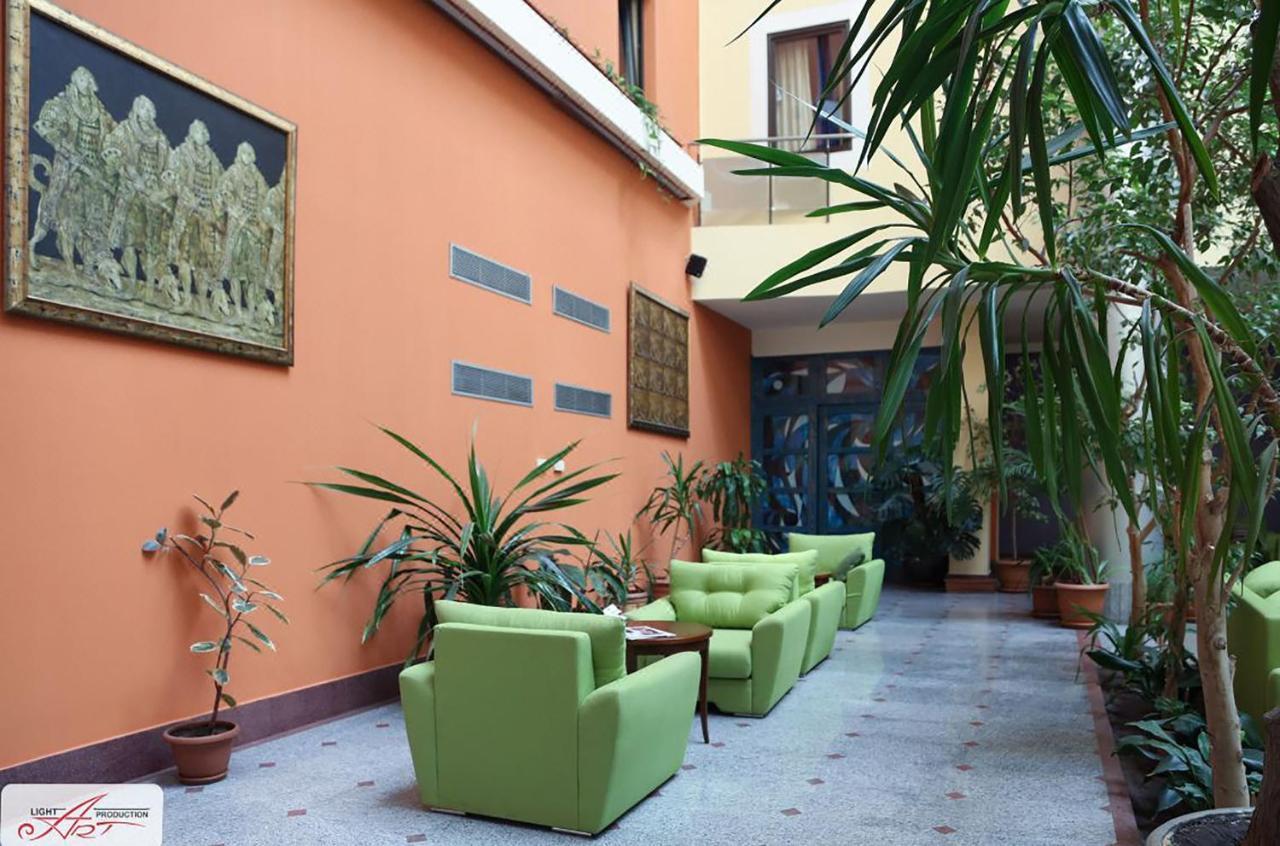 Ararat Hotel Yerevan Exterior photo