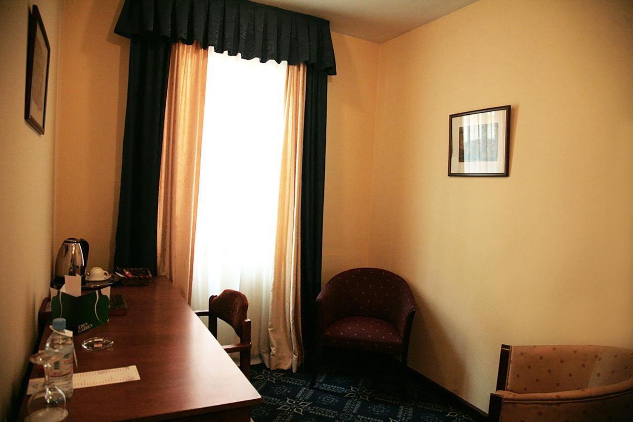 Ararat Hotel Yerevan Exterior photo